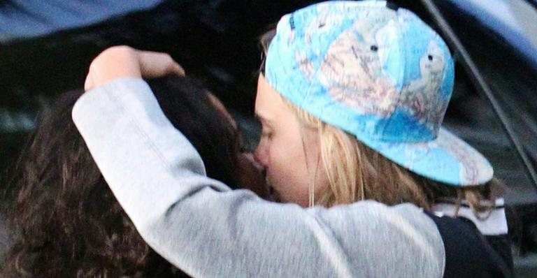 Cara Delevingne e Michelle Rodriguez são flagradas aos beijos em Miami - Reprodução/Just Jared