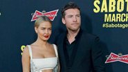 Lara Bingle acompanhou o namorado, Sam Worthington, na estreia de Sabotage - Mario Anzuoni/Reuters