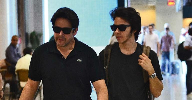 Murilo Benício e o filho chamaram atenção pela semelhança em aeroporto no Rio - William Oda/Agnews