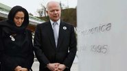 Angelina Jolie se emociona durante visita a um memorial em Potocari, na Bósnia - Dado Ruvic/Reuters