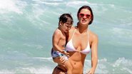 Letícia Birkheuer passeia com o filho, João Guilherme, na praia de Ipanema - Jc Pereira/Agnews