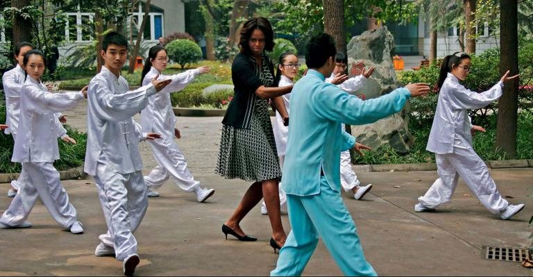 Durante viagem a China, Michelle Obama deu um show de habilidade e simpatia - Petar Kujundzic/Reuters