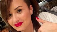 Demi Lovato muda mais uma vez o visual e volta a ficar morena - Twitter/Reprodução