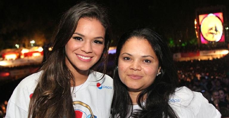 "Não me indisporia com a minha mãe por causa de um relacionamento", revela Bruna Marquezine - Uran Rodrigues