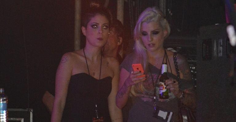 Sem Vanessa, Clara curte show do Guns N' Roses ao lado de Bella - Felipe Souto Maior / AgNews