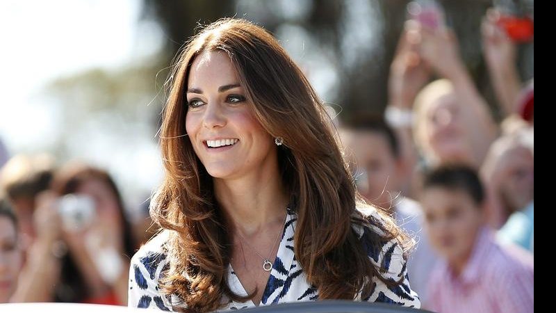 Kate Middleton planta árvore na Austrália e visita região de floresta ao lado de Príncipe William - Reuters