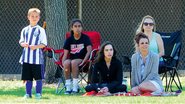 Britney Spears foi com amigas a uma partida de futebol de seus herdeiros - AKM-GSI/AKM-GSI