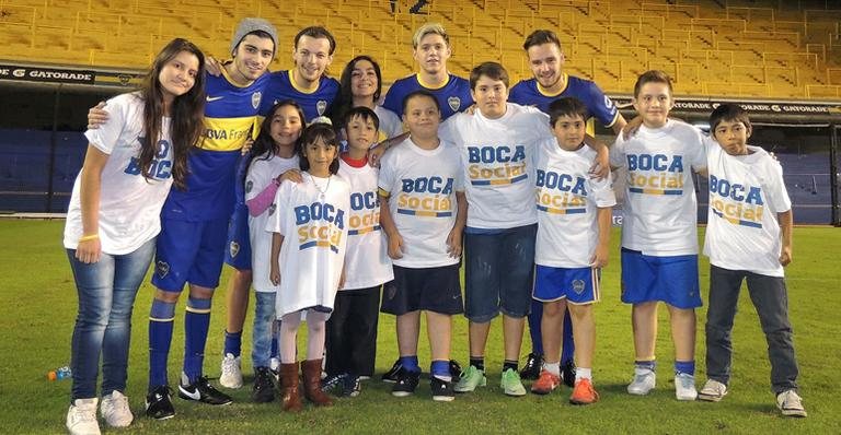 Integrantes do One Direction visitam estádio do Boca - AKM / GSI