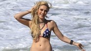 De biquíni, Isabelle Drummond grava cenas de 'Geração Brasil' na praia - Delson Silva/AgNews