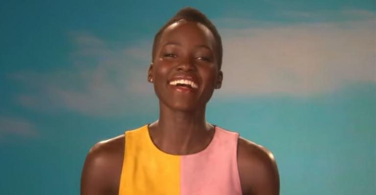 Lupita Nyong'o faz participação em seriado 'Vila Sésamo' no México - YouTube/Reprodução