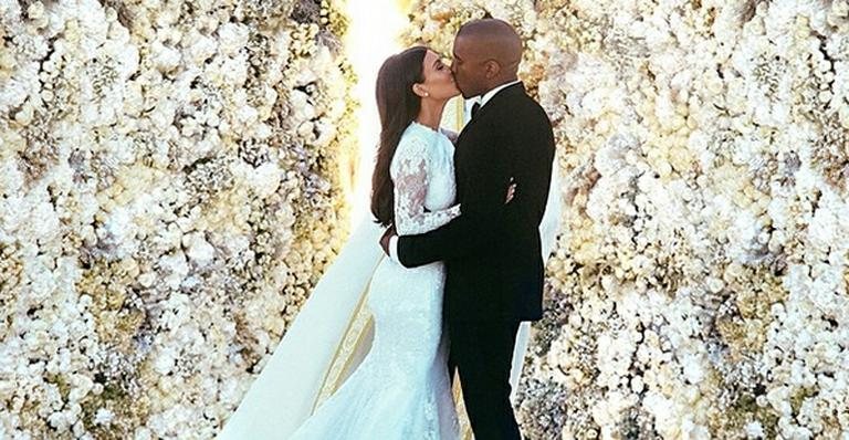 Kim Kardashian mostra o momento do "sim" no altar com Kanye West - Instagram/Reprodução