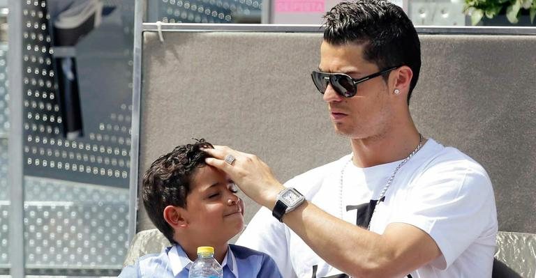 Cristiano Ronaldo e filho - Splash News/AKM-GSI/AKM-GSI