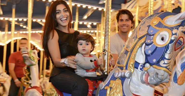 Juliana Paes com Pedro e Carlos Eduardo - Arquivo CARAS