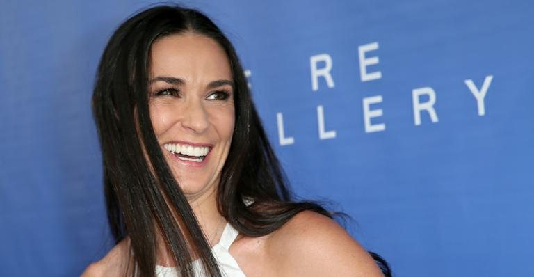 Demi Moore surge com fios brancos no cabelo em set de novo filme - Getty Images