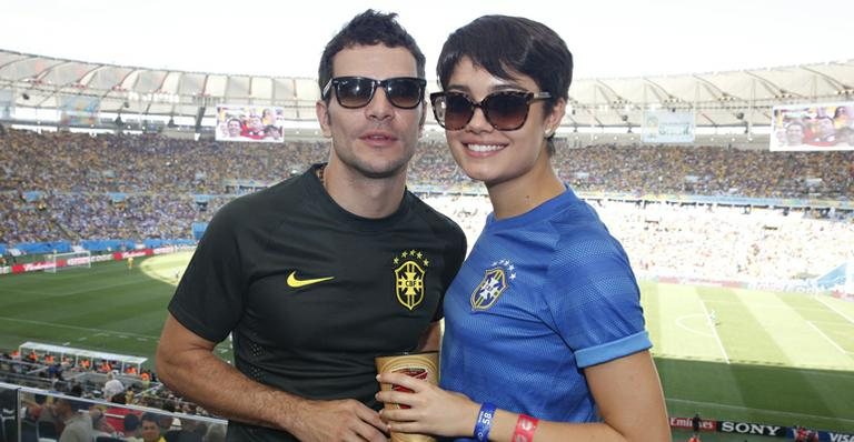 Sophie Charlotte e Daniel de Oliveira no Maracanã - Felipe Panfili/AgNews