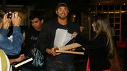 Kellan Lutz ganha o carinho dos fãs no Rio de Janeiro - Marcello Sá Barretto / AgNews