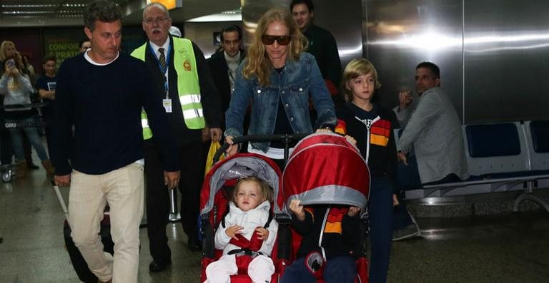 Luciano Huck e Angélica viajam com os filhos, Joaquim, Benício e Eva - Manuela Scarpa/ FotoRioNews