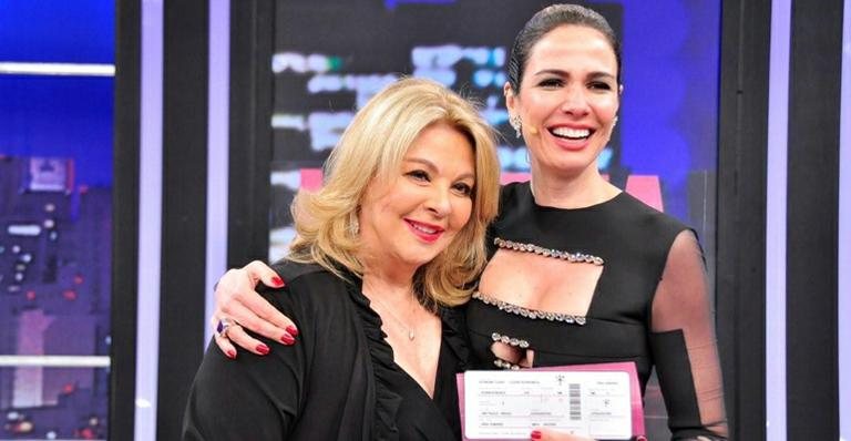 Vera Gimenez e Luciana Gimenez no palco do Luciana By Night, na RedeTV! - Wayne Camargo/RedeTV!