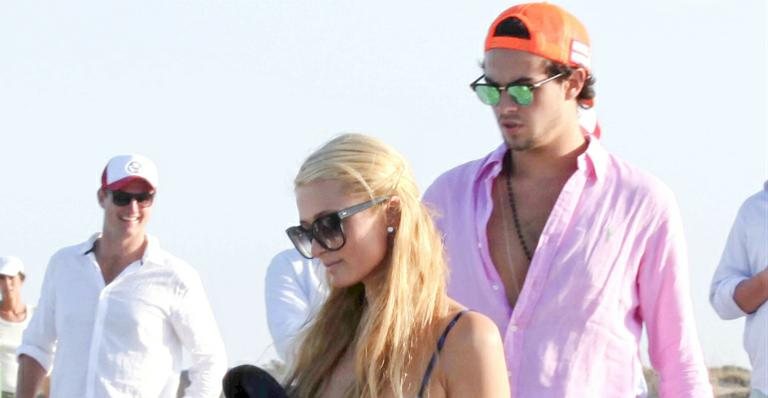 Paris Hilton troca carinhos com seu novo affair brasileiro - Grosby Group