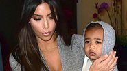 Kim Kardashian combina look com a filha, North West - AKM-GSI/Splash