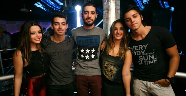 Giovanna Lancellotti com Joe Jonas, Miguel Rômulo, Rodrigo Simas e amiga - Marcos Samerson / Agência We Love Photo!/Divulgação