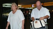 Debbie Rowe, mãe dos filhos de Michael Jackson, chega ao Brasil com Ian Thomas - Agnews