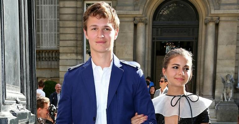 Ansel Elgort e Violetta Komyshan - Getty Images