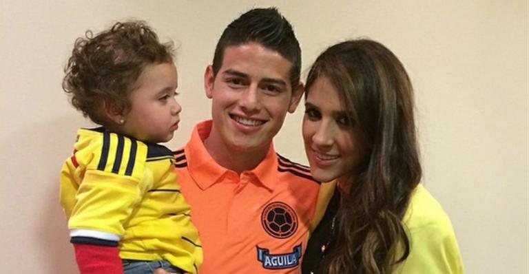 James Rodriguez com a filha, Salomé, e a mulher, Daniela Ospina - Instagram/Reprodução