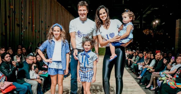 Sintonia de Rodrigo Faro e Vera Viel com Clara, Maria e Helena, em SP. - Manuela Scarpa/Photo Rio News