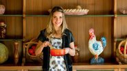 Monique Alfradique mostra suas habilidades como chef - Cadu Pilotto