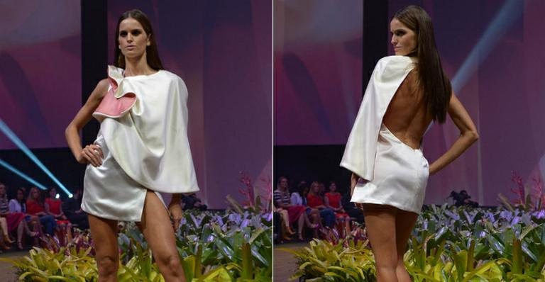 Izabel Goulart desfila com vestido ousado em Belo Horizonte - Francisco Cepeda/AgNews