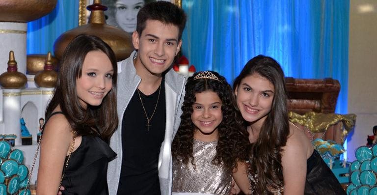 Larissa Manoela e Matheus Chequer na festa de Gabriella Saraivah - PhotoRioNews