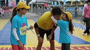 Rodrigo Faro e as filhas Clara e Maria participam de corrida em São Paulo - Amauri Nehn/Photo Rio News