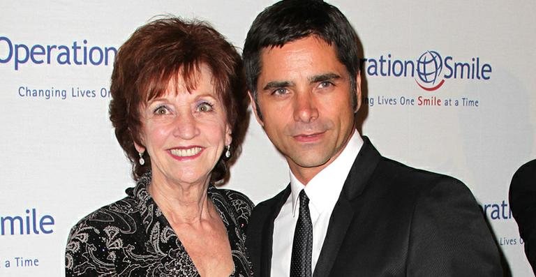 John Stamos e a mãe, Loretta Phillips Stamos - Getty Images