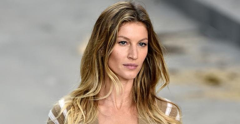 Gisele Bündchen desfila na Semana de Moda de Paris - Getty Images