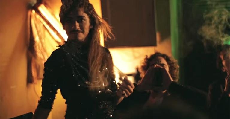 Jesuíta Barbosa no clipe de Johnny Hooker - Reprodução