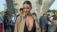 Miranda Kerr exibe decote generoso durante evento em Paris - AKM-GSI/Splash