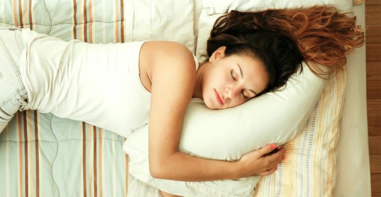 Falta de sono engorda. Conheça o motivo e os 10 alimentos que te ajudam a dormir melhor - Shutterstock