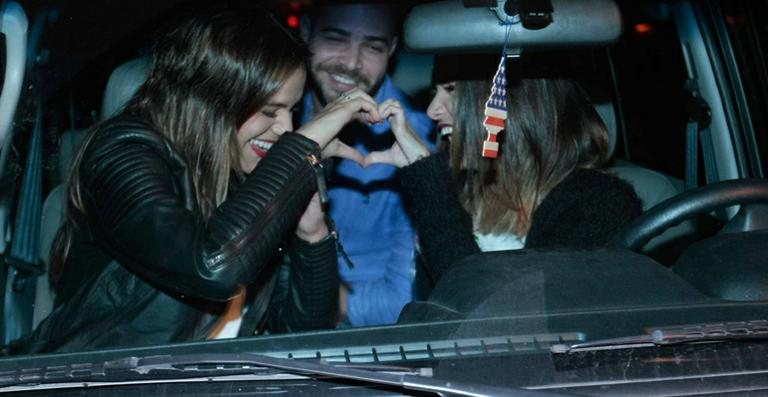 Bruna Marquezine e Manu Gavassi curtem noite juntas - AgNews