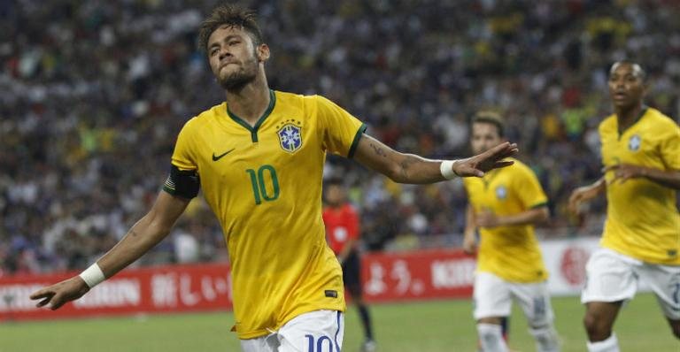 Neymar comemora gol diante do Japão - Reuters