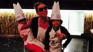 Mariah Carey faz pizza com os filhos gêmeos - Reprodução / Twitter