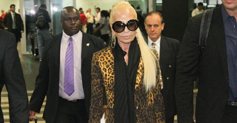 Donatella Versace chega em São Paulo - Marcelo Brammer e Thiago Duran/ AgNews