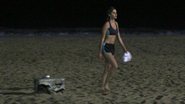 Bárbara Evans corre na praia durante a noite e mostra boa forma - AgNews