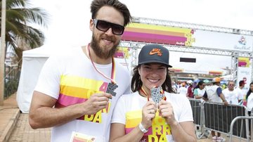 Priscilla Fantin e o marido participam de corrida e exibem boa forma - AgNews