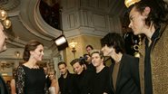 Integrantes do One Direction cumprimentam Kate Middleton em evento - Getty Images