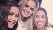 Eliana posa com Maisa durante gravação de vinheta de final de ano do SBT - Reprodução Instagram