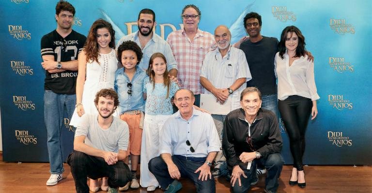 No Projac, Rio, Reinaldo, Anitta, JP, Mariana,  Miguel, Ernani, Lima,  Hélio e Fernanda (em pé), 
Jayminho, Renato e Dedé (agachados). - Reginaldo Teixeira