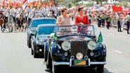 Com look nude e rendado, Dilma desfila em carro aberto até o Congresso Nacional ao lado da única herdeira. - EVARISTO SA/GETTY IMAGES, FABIO BRAGA, JOEDSON ALVES, RICARDO MORAES, UESLEI MARCELINO E ROBERTO STUCKERT FILHO