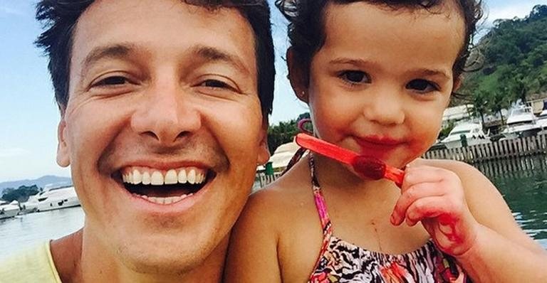 Rodrigo Faro se diverte com Helena na praia após 'pausa' nas férias - Reprodução Instagram