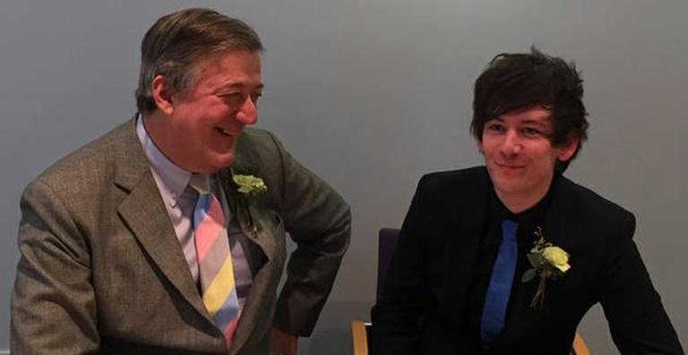 Stephen Fry e Elliott Spencer - Reprodução